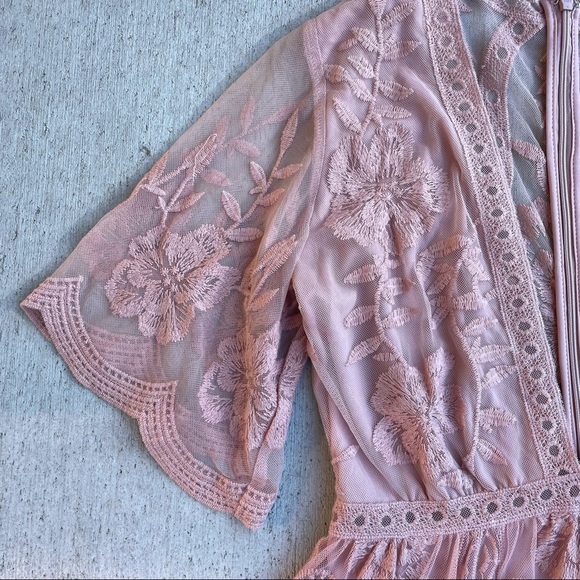 Honey Punch pretty sexy deep v-neck pink blush lace romper shorts M - Picture 5 of 14